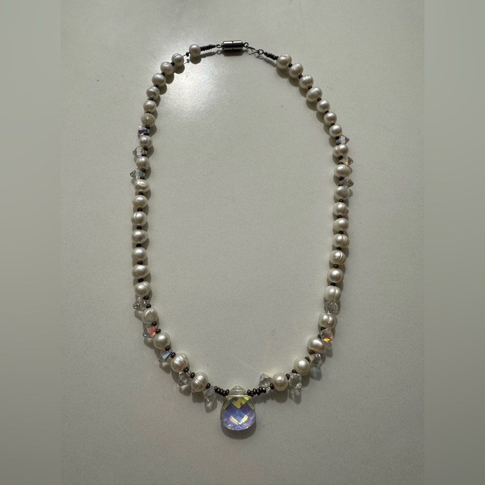 Freshwater Pearl/Iridescent Crystal Beaded Necklace